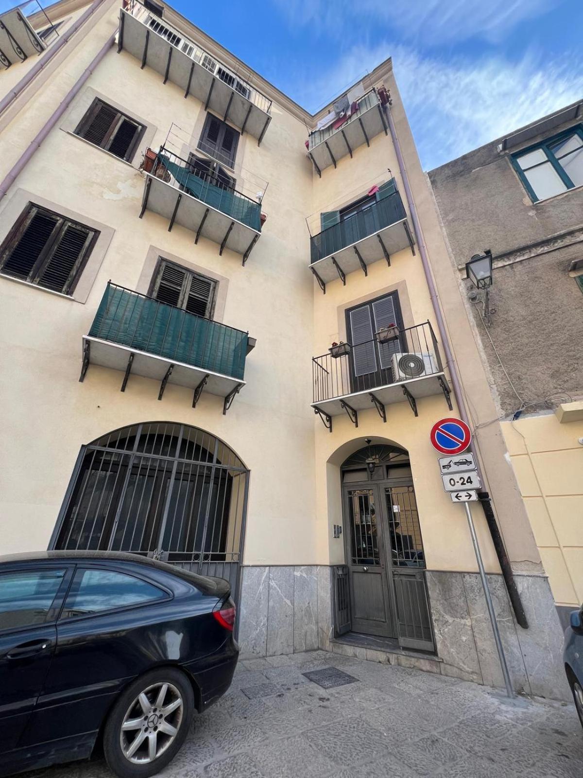 Sant'Eligio Apartments & Rooms Palermo Bagian luar foto